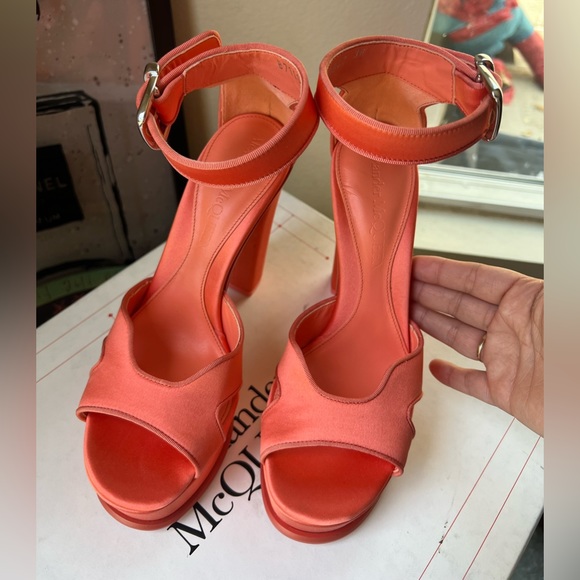 FINAL SALE🤍ALEXANDER MCQUEEN apricot satin heeled sandals ❤️ - Picture 10 of 16
